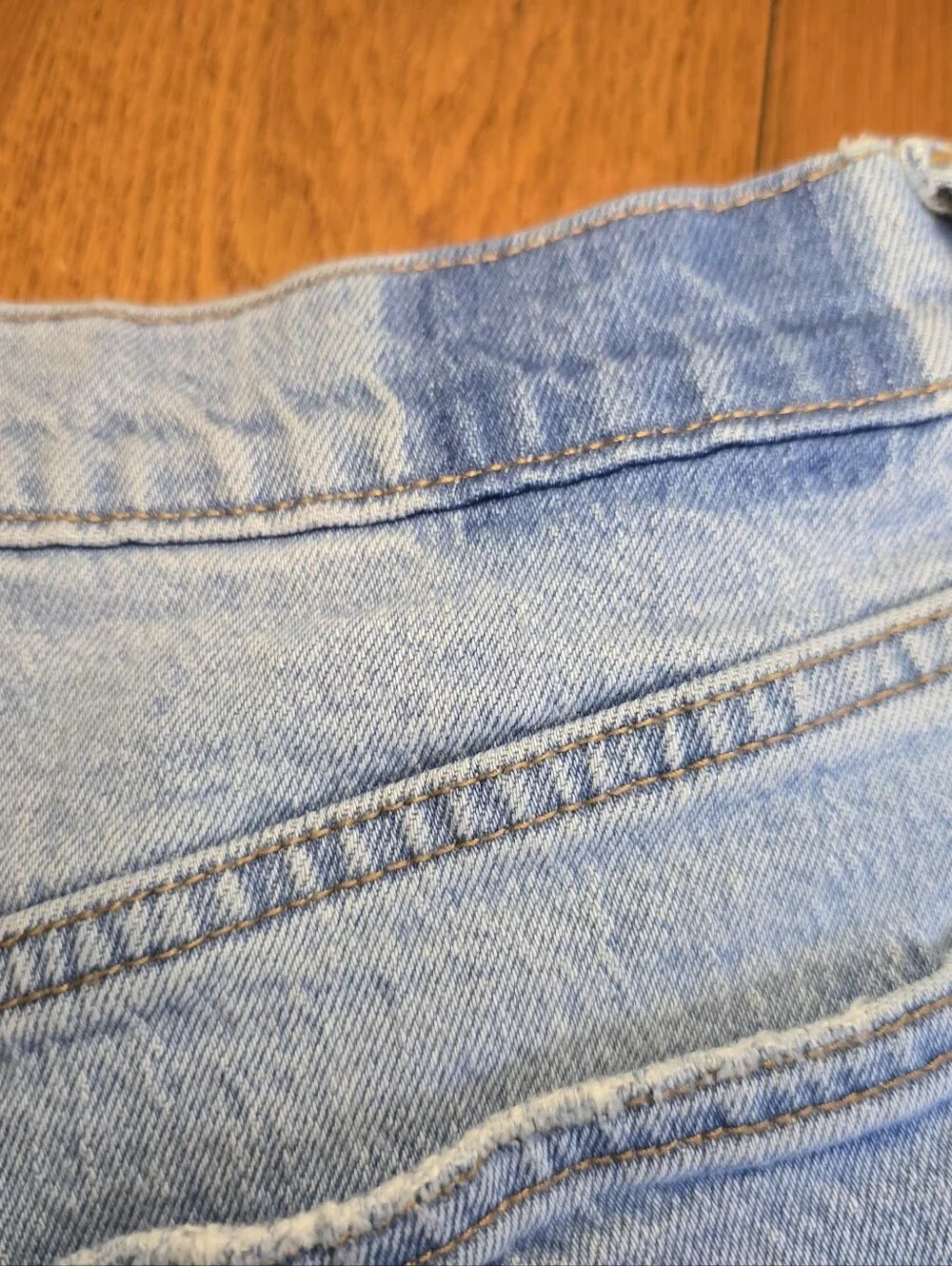 Abercrombie & Fitch Curve Love The Dad Short High Rise Size 30/10 Light Wash - Picture 3 of 8